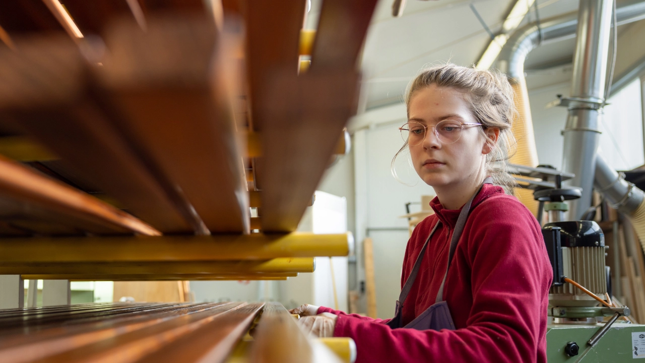 Sonja Schwarz in der Werkstatt 'derBlaue' in Hannover