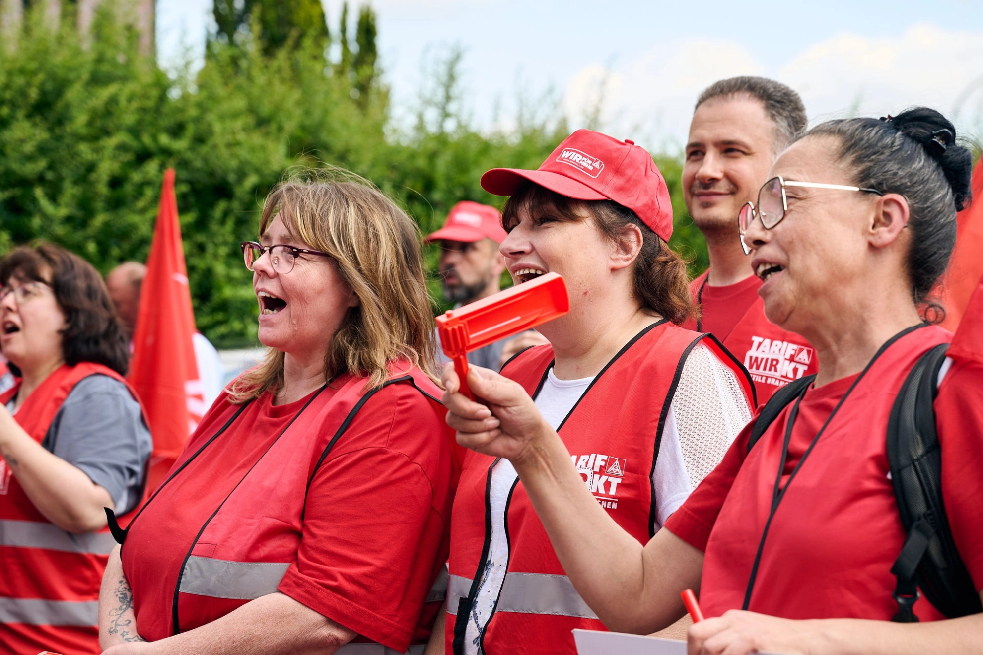 Aktion am 16.06.2025  im Rahmen der 3. Verhandlungsrunde Textile Dienste in Dietzenbach
