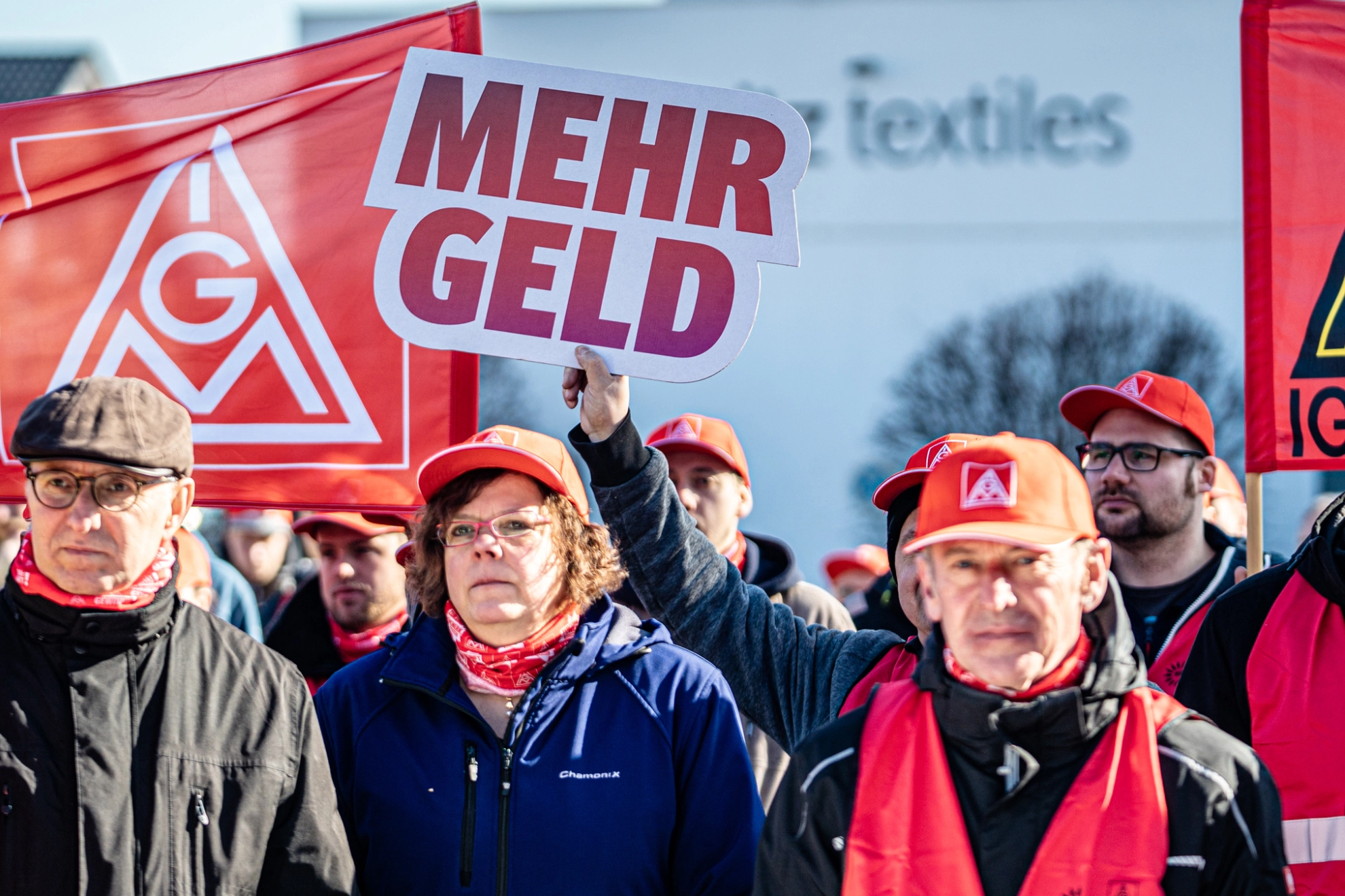 Warnstreik Textil-Tarifrunde SCHMITZ TEXTILES UND MARKILUX Emsdetten am 03.03.2023