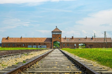 ERINNERN STATT VERGESSEN - Gedenkstättenfahrt nach Oswiecim / Auschwitz, Birkenau und Krakau