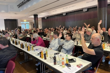 Mehr statt weniger Solidarität – Demokratie in Betrieb und Gesellschaft im Fokus der Delegierten