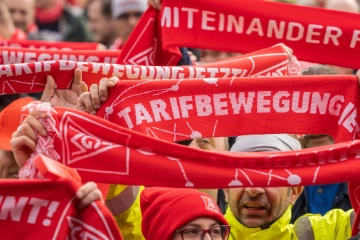 Verhandlungsergebnis: Mehr Geld, 140 Euro mehr für Azubis, mehr freie Tage