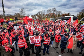 Tarifkommission stimmt Abschluss zu - DAUMEN HOCH