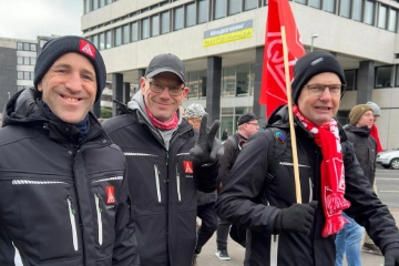 81.000 senden Weckruf für sichere Arbeit: IG Metall Rheine demonstriert in Hannover